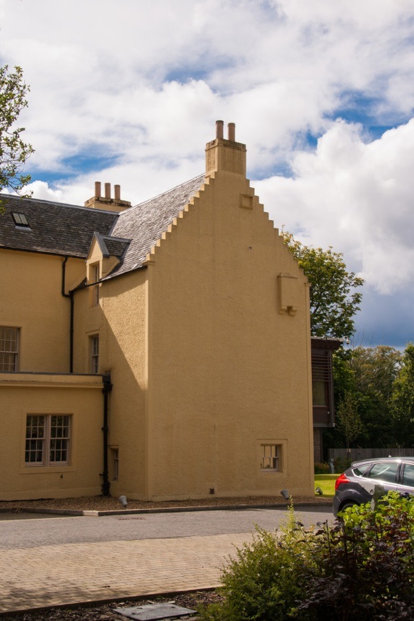 Alderstone House Castle in Mid Calder, Midlothian Stravaiging